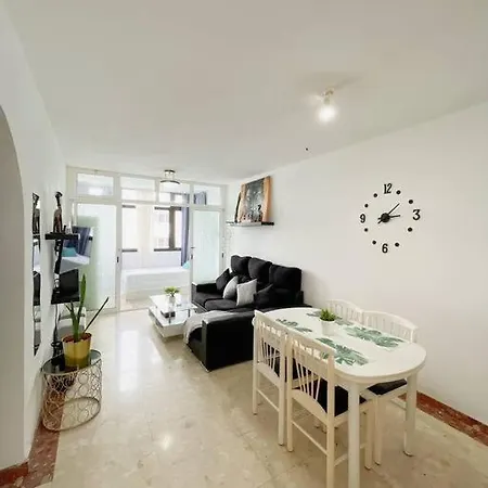 Oceano Azul Luminoso 50 Metros Del Mar En Centro * Corralejo